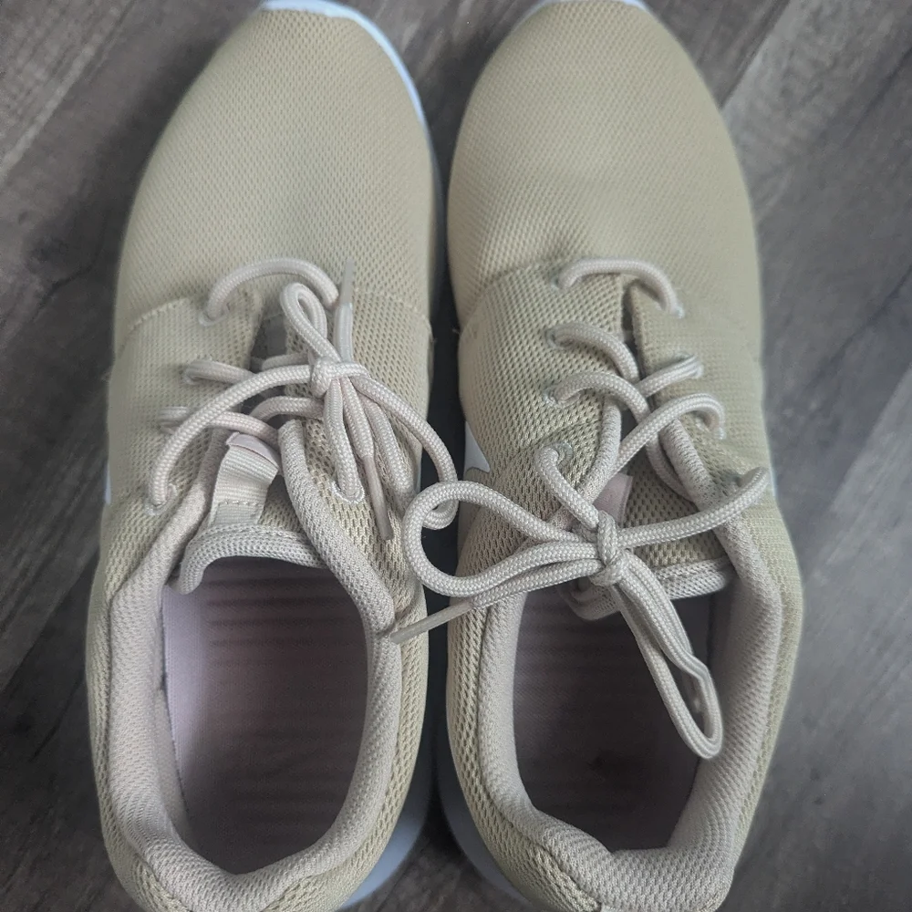 Brand New Without Tags Tan Size 10 Women's Nike Running Sneakers - Picture 2 of 6